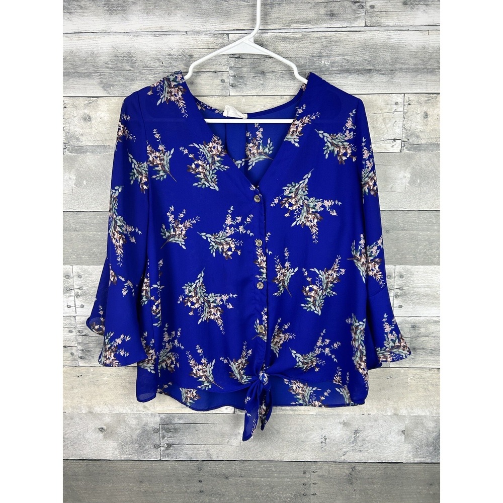 Sienna Sky Women's Medium Bell Sleeve Button Up Blouse